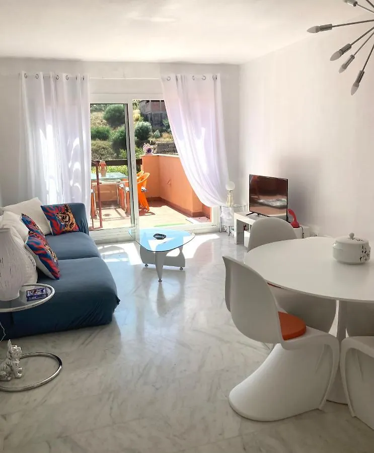 Elegant Penthouse Avec Vue Sur Mer Piscine, Jardins, 2 Chambres Marbella 0*,  Spain